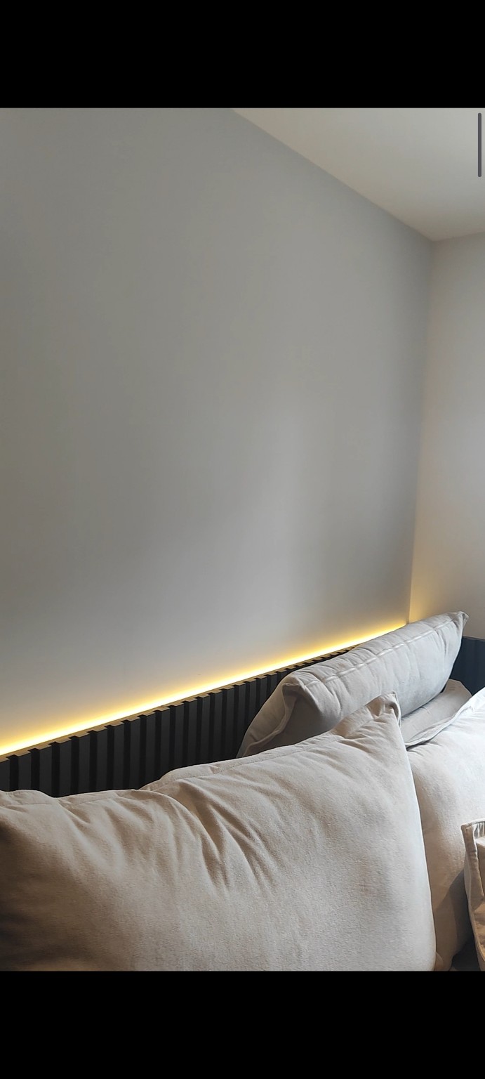 LED indireto em painel ripado